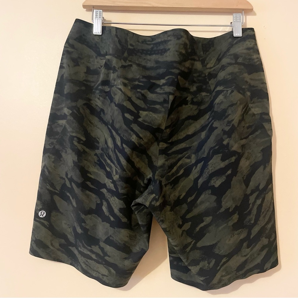 Lululemon Athletica Current State Short 9” Military Green - Picture 7 of 8